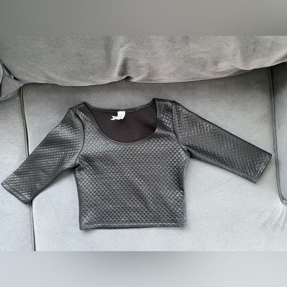 Quilted faux leather long crop top - Picture 5 of 8